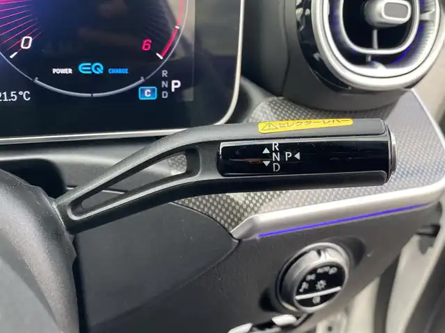 メルセデス・ベンツ Ｍ・ベンツ Ｃ２２０ｄ アバンギャルド　AMGライン 福岡県 2022(令4)年 1.7万km ポーラホワイト ・アダプティブクルーズコントロール/・純正ナビ／Ｂｌｕｅｔｏｏｔｈ／ＵＳＢ/・全方位カメラ/・ハーフレザーシート／シートヒーター/・フルセグ/・ETC/・純正18AW/・LEDライト/・ブラインドスポット/・リアアクスルステアリング/・スペアキー