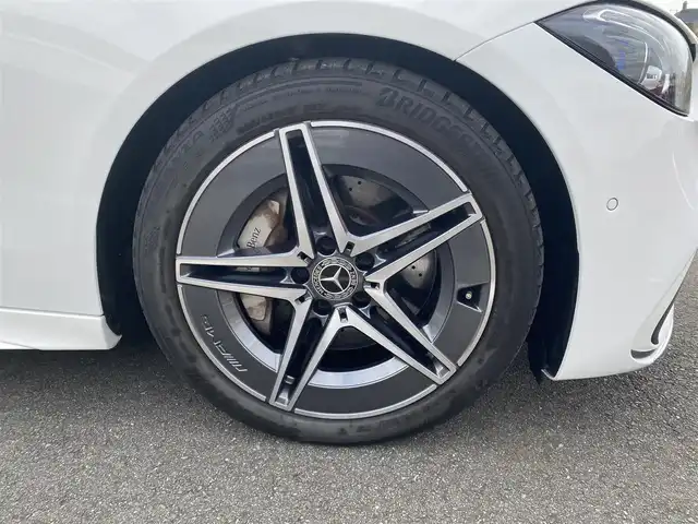 メルセデス・ベンツ Ｍ・ベンツ Ｃ２２０ｄ アバンギャルド　AMGライン 福岡県 2022(令4)年 1.7万km ポーラホワイト ・アダプティブクルーズコントロール/・純正ナビ／Ｂｌｕｅｔｏｏｔｈ／ＵＳＢ/・全方位カメラ/・ハーフレザーシート／シートヒーター/・フルセグ/・ETC/・純正18AW/・LEDライト/・ブラインドスポット/・リアアクスルステアリング/・スペアキー