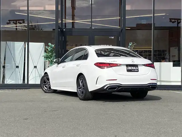 メルセデス・ベンツ Ｍ・ベンツ Ｃ２２０ｄ アバンギャルド　AMGライン 福岡県 2022(令4)年 1.7万km ポーラホワイト ・アダプティブクルーズコントロール/・純正ナビ／Ｂｌｕｅｔｏｏｔｈ／ＵＳＢ/・全方位カメラ/・ハーフレザーシート／シートヒーター/・フルセグ/・ETC/・純正18AW/・LEDライト/・ブラインドスポット/・リアアクスルステアリング/・スペアキー