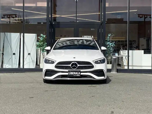 メルセデス・ベンツ Ｍ・ベンツ Ｃ２２０ｄ アバンギャルド　AMGライン 福岡県 2022(令4)年 1.7万km ポーラホワイト ・アダプティブクルーズコントロール/・純正ナビ／Ｂｌｕｅｔｏｏｔｈ／ＵＳＢ/・全方位カメラ/・ハーフレザーシート／シートヒーター/・フルセグ/・ETC/・純正18AW/・LEDライト/・ブラインドスポット/・リアアクスルステアリング/・スペアキー