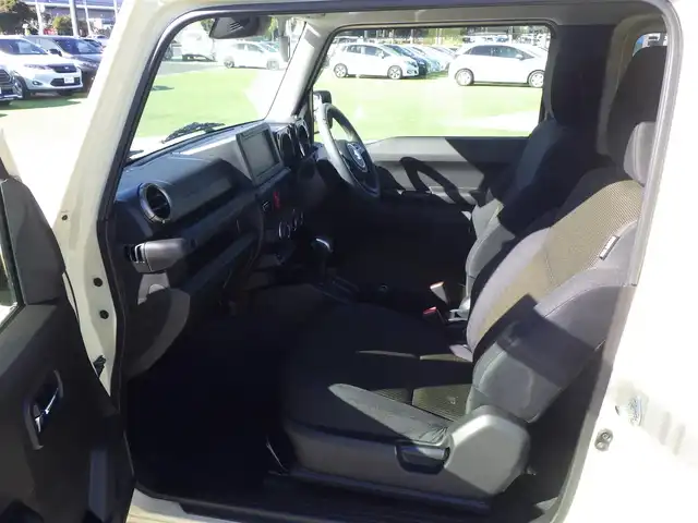 スズキ ジムニー XC 千葉県 2024(令6)年 0.8万km シフォンアイボリーM デュアルセンサーブレーキサポート/前席シートヒーター/革巻きステアリング/ステアリングスイッチ/LEDヘッドライト/フォグライト/ウインカーミラー/リアコーナーセンサー/純正16インチアルミホイル/サイド/カーテンエアバッグ/スマートキー