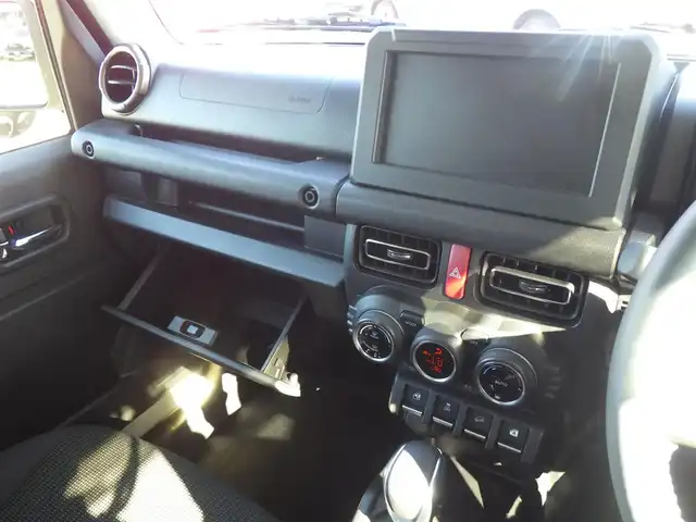 スズキ ジムニー XC 千葉県 2024(令6)年 0.8万km シフォンアイボリーM デュアルセンサーブレーキサポート/前席シートヒーター/革巻きステアリング/ステアリングスイッチ/LEDヘッドライト/フォグライト/ウインカーミラー/リアコーナーセンサー/純正16インチアルミホイル/サイド/カーテンエアバッグ/スマートキー