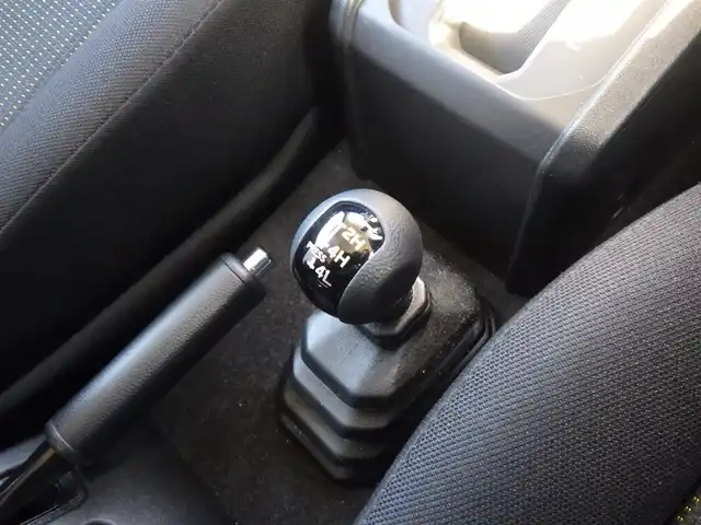 スズキ ジムニー XC 千葉県 2024(令6)年 0.8万km シフォンアイボリーM デュアルセンサーブレーキサポート/前席シートヒーター/革巻きステアリング/ステアリングスイッチ/LEDヘッドライト/フォグライト/ウインカーミラー/リアコーナーセンサー/純正16インチアルミホイル/サイド/カーテンエアバッグ/スマートキー