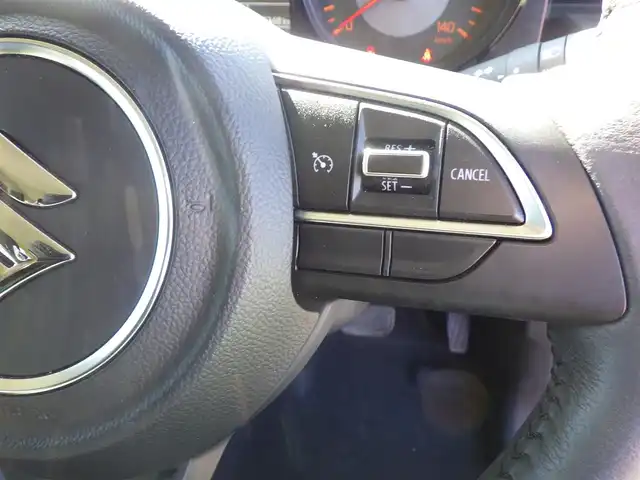 スズキ ジムニー XC 千葉県 2024(令6)年 0.8万km シフォンアイボリーM デュアルセンサーブレーキサポート/前席シートヒーター/革巻きステアリング/ステアリングスイッチ/LEDヘッドライト/フォグライト/ウインカーミラー/リアコーナーセンサー/純正16インチアルミホイル/サイド/カーテンエアバッグ/スマートキー