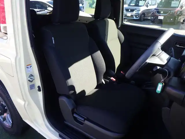 スズキ ジムニー XC 千葉県 2024(令6)年 0.8万km シフォンアイボリーM デュアルセンサーブレーキサポート/前席シートヒーター/革巻きステアリング/ステアリングスイッチ/LEDヘッドライト/フォグライト/ウインカーミラー/リアコーナーセンサー/純正16インチアルミホイル/サイド/カーテンエアバッグ/スマートキー