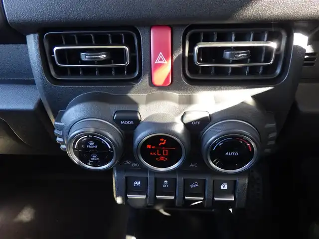 スズキ ジムニー XC 千葉県 2024(令6)年 0.8万km シフォンアイボリーM デュアルセンサーブレーキサポート/前席シートヒーター/革巻きステアリング/ステアリングスイッチ/LEDヘッドライト/フォグライト/ウインカーミラー/リアコーナーセンサー/純正16インチアルミホイル/サイド/カーテンエアバッグ/スマートキー