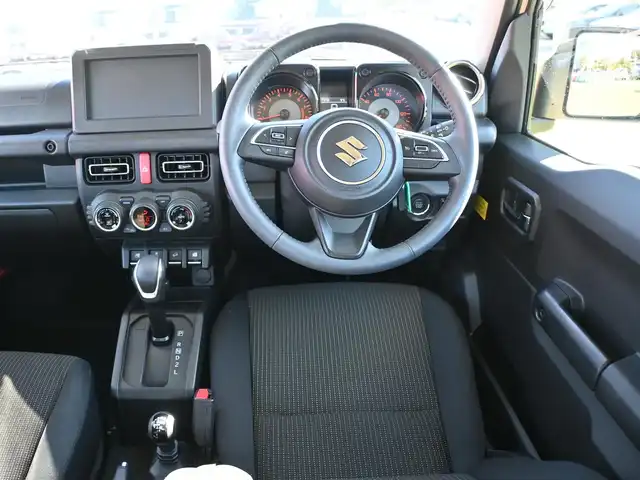 スズキ ジムニー XC 千葉県 2024(令6)年 0.8万km シフォンアイボリーM デュアルセンサーブレーキサポート/前席シートヒーター/革巻きステアリング/ステアリングスイッチ/LEDヘッドライト/フォグライト/ウインカーミラー/リアコーナーセンサー/純正16インチアルミホイル/サイド/カーテンエアバッグ/スマートキー