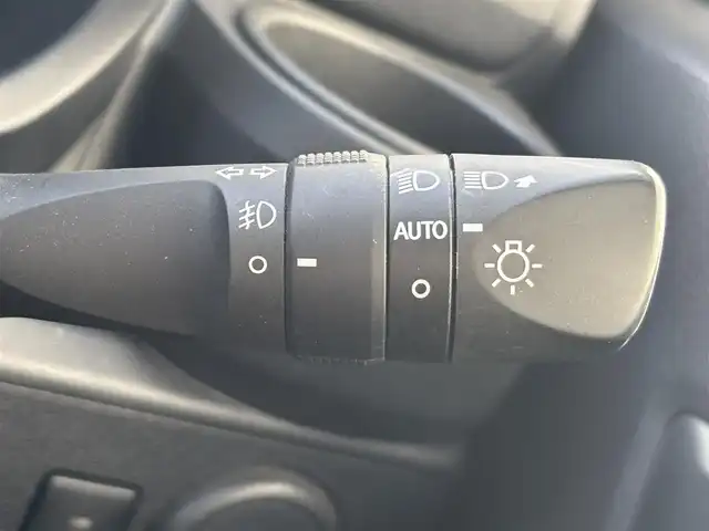 ダイハツ ミラ イース L SAⅢ 茨城県 2022(令4)年 5.2万km ブライトシルバーメタリック 純正カーオーディオ(CK-W70D)/　(AM/FM/CD)/社外(Zeus)LEDヘッドライト/純正フォグランプ/社外フロアマット/パワーステアリング/オートライト/Wエアバック/衝突軽減システム