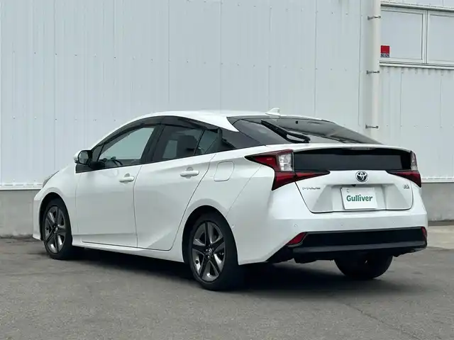 トヨタ プリウス A プレミアム　ツーリングセレ 愛媛県 2020(令2)年 2.8万km プラチナホワイトパールマイカ ワンオーナー/トヨタセーフティー/純正ナビ/（Bluetooth/SD/CD/DVD/HDMI/フルセグTV)/アランドビューモニター/前方ドライブレコーダー/レザーシート/シートヒーター/エアシート/パワーシート/ビルドインETC/100V充電/パーキングセンサー/レーダークルーズコントロール/ブラインドスポットモニター/プリクラッシュセーフティー/レーンキープアシスト/純正17インチアルミホイール/純正フロアマット/純正ドアバイザ/LEDヘッドライト/オートマチックハイビーム/オートライト/フォグランプ/ABS/盗難防止装置/取扱説明書