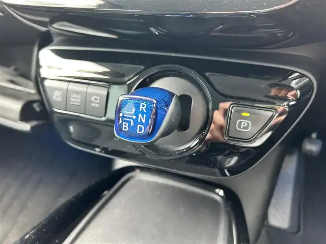 トヨタ プリウス A プレミアム　ツーリングセレ 愛媛県 2020(令2)年 2.8万km プラチナホワイトパールマイカ ワンオーナー/トヨタセーフティー/純正ナビ/（Bluetooth/SD/CD/DVD/HDMI/フルセグTV)/アランドビューモニター/前方ドライブレコーダー/レザーシート/シートヒーター/エアシート/パワーシート/ビルドインETC/100V充電/パーキングセンサー/レーダークルーズコントロール/ブラインドスポットモニター/プリクラッシュセーフティー/レーンキープアシスト/純正17インチアルミホイール/純正フロアマット/純正ドアバイザ/LEDヘッドライト/オートマチックハイビーム/オートライト/フォグランプ/ABS/盗難防止装置/取扱説明書