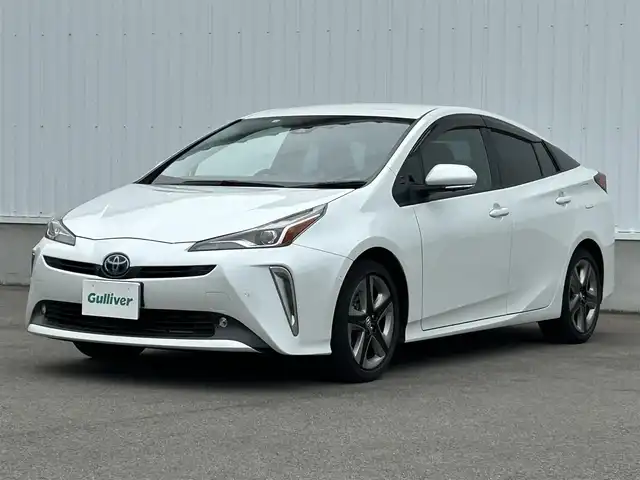 トヨタ プリウス A プレミアム　ツーリングセレ 愛媛県 2020(令2)年 2.8万km プラチナホワイトパールマイカ ワンオーナー/トヨタセーフティー/純正ナビ/（Bluetooth/SD/CD/DVD/HDMI/フルセグTV)/アランドビューモニター/前方ドライブレコーダー/レザーシート/シートヒーター/エアシート/パワーシート/ビルドインETC/100V充電/パーキングセンサー/レーダークルーズコントロール/ブラインドスポットモニター/プリクラッシュセーフティー/レーンキープアシスト/純正17インチアルミホイール/純正フロアマット/純正ドアバイザ/LEDヘッドライト/オートマチックハイビーム/オートライト/フォグランプ/ABS/盗難防止装置/取扱説明書