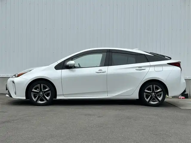 トヨタ プリウス A プレミアム　ツーリングセレ 愛媛県 2020(令2)年 2.8万km プラチナホワイトパールマイカ ワンオーナー/トヨタセーフティー/純正ナビ/（Bluetooth/SD/CD/DVD/HDMI/フルセグTV)/アランドビューモニター/前方ドライブレコーダー/レザーシート/シートヒーター/エアシート/パワーシート/ビルドインETC/100V充電/パーキングセンサー/レーダークルーズコントロール/ブラインドスポットモニター/プリクラッシュセーフティー/レーンキープアシスト/純正17インチアルミホイール/純正フロアマット/純正ドアバイザ/LEDヘッドライト/オートマチックハイビーム/オートライト/フォグランプ/ABS/盗難防止装置/取扱説明書