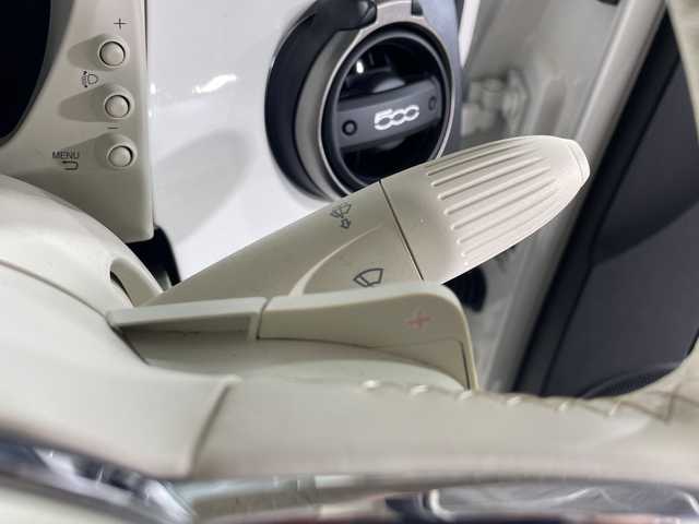 フィアット フィアット ５００Ｃ ツインエア ドルチェヴィータ 神奈川県 2024(令6)年 0.6万km 白 純正ディスプレーオーディオ/AM FM Bluetooth　USB/赤幌電動開閉ソフトトップ/ターボ/クルーズコントロール/革巻きステアリング/パドルシフト/ハーフレザーシート/前席USB電源ソケット/ETC/リアパーキングセンサー/ESP/EECO/純正15インチアルミホイール
