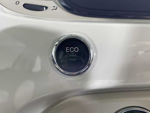 フィアット フィアット ５００Ｃ ツインエア ドルチェヴィータ 神奈川県 2024(令6)年 0.6万km 白 純正ディスプレーオーディオ/AM FM Bluetooth　USB/赤幌電動開閉ソフトトップ/ターボ/クルーズコントロール/革巻きステアリング/パドルシフト/ハーフレザーシート/前席USB電源ソケット/ETC/リアパーキングセンサー/ESP/EECO/純正15インチアルミホイール
