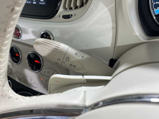 フィアット フィアット ５００Ｃ ツインエア ドルチェヴィータ 神奈川県 2024(令6)年 0.6万km 白 純正ディスプレーオーディオ/AM FM Bluetooth　USB/赤幌電動開閉ソフトトップ/ターボ/クルーズコントロール/革巻きステアリング/パドルシフト/ハーフレザーシート/前席USB電源ソケット/ETC/リアパーキングセンサー/ESP/EECO/純正15インチアルミホイール