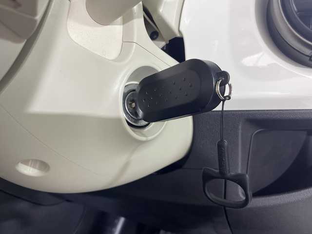 フィアット フィアット ５００Ｃ ツインエア ドルチェヴィータ 神奈川県 2024(令6)年 0.6万km 白 純正ディスプレーオーディオ/AM FM Bluetooth　USB/赤幌電動開閉ソフトトップ/ターボ/クルーズコントロール/革巻きステアリング/パドルシフト/ハーフレザーシート/前席USB電源ソケット/ETC/リアパーキングセンサー/ESP/EECO/純正15インチアルミホイール