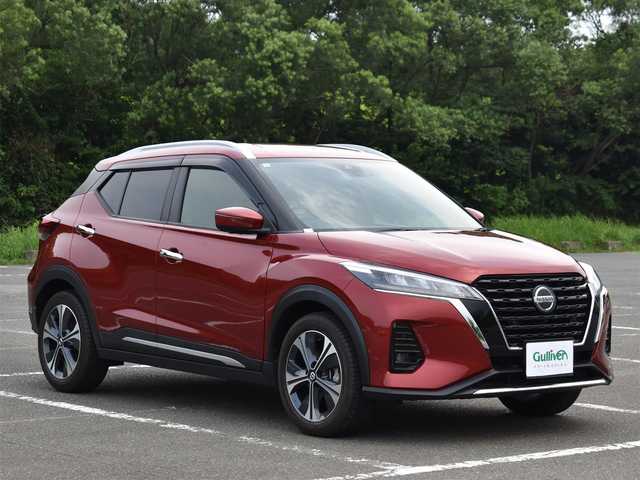 日産 キックス X 福岡県 2020(令2)年 0.2万km ラディアントレッド 純正9インチナビ/フルセグTV・BT・CD・DVD・FM・AM/アラウンドビューモニター/ETC/ナビ連動ドライブレコーダー/プロパイロット/エマージェンシーブレーキ/オートハイビーム/インテリジェントルームミラー/ブレーキホールド/充電用USBソケット（前席/後席）/ハーフレザーシート/純正LEDヘッドライト/プッシュスタート/スマートキー×2