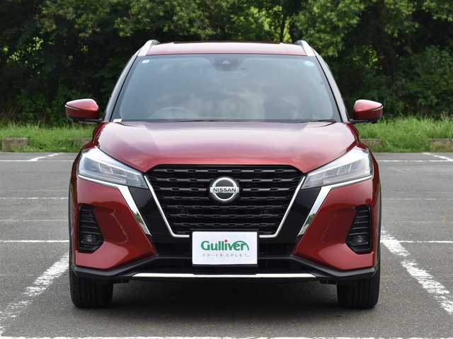 日産 キックス X 福岡県 2020(令2)年 0.2万km ラディアントレッド 純正9インチナビ/フルセグTV・BT・CD・DVD・FM・AM/アラウンドビューモニター/ETC/ナビ連動ドライブレコーダー/プロパイロット/エマージェンシーブレーキ/オートハイビーム/インテリジェントルームミラー/ブレーキホールド/充電用USBソケット（前席/後席）/ハーフレザーシート/純正LEDヘッドライト/プッシュスタート/スマートキー×2
