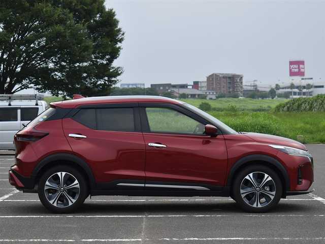 日産 キックス X 福岡県 2020(令2)年 0.2万km ラディアントレッド 純正9インチナビ/フルセグTV・BT・CD・DVD・FM・AM/アラウンドビューモニター/ETC/ナビ連動ドライブレコーダー/プロパイロット/エマージェンシーブレーキ/オートハイビーム/インテリジェントルームミラー/ブレーキホールド/充電用USBソケット（前席/後席）/ハーフレザーシート/純正LEDヘッドライト/プッシュスタート/スマートキー×2