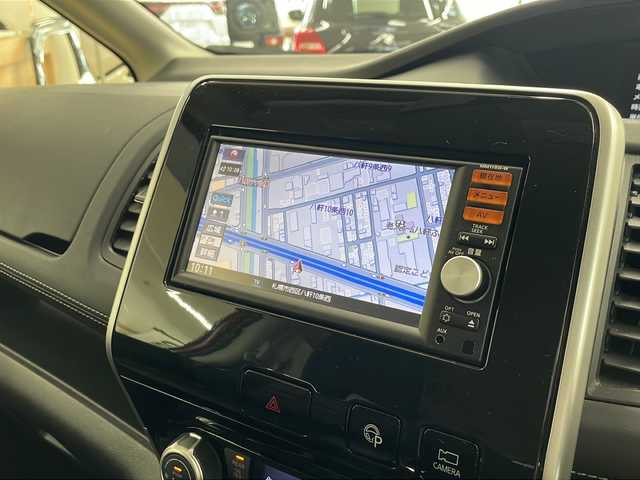 日産 セレナ ハイウェイスター Vセレクション 道央・札幌 2017(平29)年 8.3万km マルーンレッド 2トーン ・ワンオーナー/・4WD/・純正ナビ/フルセグTV/DVD/CD/SD/BT/・アラウンドビューモニター/・両側パワースライドドア/・クルーズコントロール/・エマージェンシーブレーキ/・車線逸脱警報/・標識検知/・パーキングセンサー/・パーキングアシスト/・横滑り防止/・ETC/・アイドリングストップ/・LEDヘッドライト/・フロントフォグ/・プッシュスタート/・インテリジェントキー/・電格ミラー/・ドアバイザー