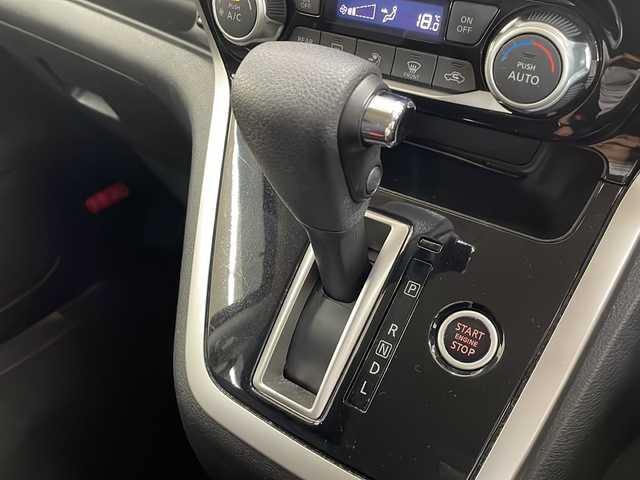 日産 セレナ ハイウェイスター Vセレクション 道央・札幌 2017(平29)年 8.3万km マルーンレッド 2トーン ・ワンオーナー/・4WD/・純正ナビ/フルセグTV/DVD/CD/SD/BT/・アラウンドビューモニター/・両側パワースライドドア/・クルーズコントロール/・エマージェンシーブレーキ/・車線逸脱警報/・標識検知/・パーキングセンサー/・パーキングアシスト/・横滑り防止/・ETC/・アイドリングストップ/・LEDヘッドライト/・フロントフォグ/・プッシュスタート/・インテリジェントキー/・電格ミラー/・ドアバイザー