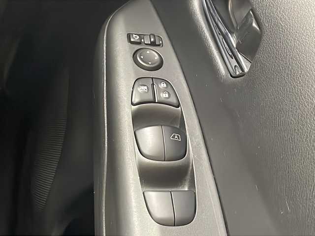 日産 セレナ ハイウェイスター Vセレクション 道央・札幌 2017(平29)年 8.3万km マルーンレッド 2トーン ・ワンオーナー/・4WD/・純正ナビ/フルセグTV/DVD/CD/SD/BT/・アラウンドビューモニター/・両側パワースライドドア/・クルーズコントロール/・エマージェンシーブレーキ/・車線逸脱警報/・標識検知/・パーキングセンサー/・パーキングアシスト/・横滑り防止/・ETC/・アイドリングストップ/・LEDヘッドライト/・フロントフォグ/・プッシュスタート/・インテリジェントキー/・電格ミラー/・ドアバイザー