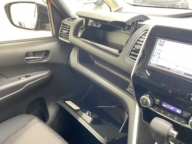 日産 セレナ ハイウェイスター Vセレクション 道央・札幌 2017(平29)年 8.3万km マルーンレッド 2トーン ・ワンオーナー/・4WD/・純正ナビ/フルセグTV/DVD/CD/SD/BT/・アラウンドビューモニター/・両側パワースライドドア/・クルーズコントロール/・エマージェンシーブレーキ/・車線逸脱警報/・標識検知/・パーキングセンサー/・パーキングアシスト/・横滑り防止/・ETC/・アイドリングストップ/・LEDヘッドライト/・フロントフォグ/・プッシュスタート/・インテリジェントキー/・電格ミラー/・ドアバイザー