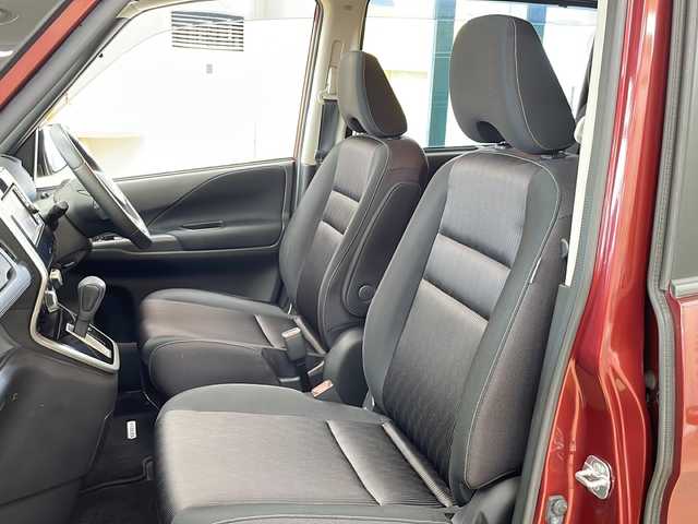日産 セレナ ハイウェイスター Vセレクション 道央・札幌 2017(平29)年 8.3万km マルーンレッド 2トーン ・ワンオーナー/・4WD/・純正ナビ/フルセグTV/DVD/CD/SD/BT/・アラウンドビューモニター/・両側パワースライドドア/・クルーズコントロール/・エマージェンシーブレーキ/・車線逸脱警報/・標識検知/・パーキングセンサー/・パーキングアシスト/・横滑り防止/・ETC/・アイドリングストップ/・LEDヘッドライト/・フロントフォグ/・プッシュスタート/・インテリジェントキー/・電格ミラー/・ドアバイザー