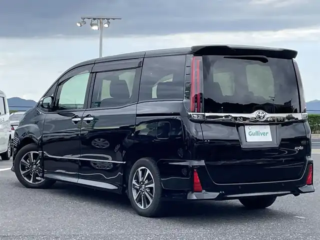 トヨタ ノア Si ダブルバイビーⅢ 島根県 2021(令3)年 2.1万km ブラック 登録時走行距離　20761km/純正ナビ(NSZT-W68T)/フルセグテレビ/AM/FM/CD/Bluetooth/クルーズコントロール/オートマチックハイビーム/コーナーセンサー/両側パワースライドドア/ETC/横滑り防止装置/電動格納ミラー/ステアリングスイッチ/純正フロアマット/衝突軽減ブレーキ/レーンアシスト
