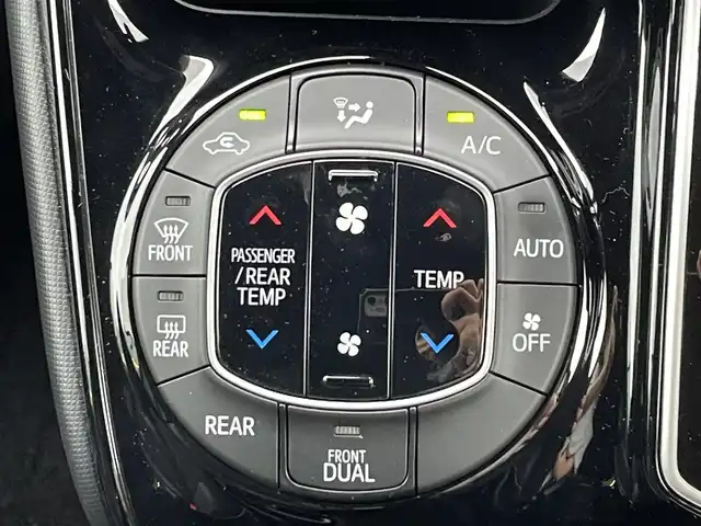トヨタ ノア Si ダブルバイビーⅢ 島根県 2021(令3)年 2.1万km ブラック 登録時走行距離　20761km/純正ナビ(NSZT-W68T)/フルセグテレビ/AM/FM/CD/Bluetooth/クルーズコントロール/オートマチックハイビーム/コーナーセンサー/両側パワースライドドア/ETC/横滑り防止装置/電動格納ミラー/ステアリングスイッチ/純正フロアマット/衝突軽減ブレーキ/レーンアシスト