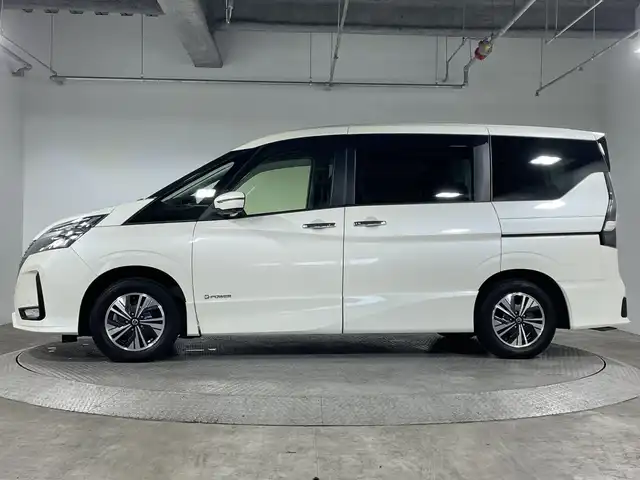 日産 セレナ e－パワー ハイウェイスター V 神奈川県 2021(令3)年 4万km ブリリアントホワイトパール 純正10型SDナビゲーション/AM FM Bluetooth フルセグ SD CD DVD/アラウンドビューモニター/純正フリップダウンモニター/両側パワースライドドア/プロパイロット/ブラインドスポットモニター/クリアランスソナー/ETC/電子パーキングブレーキ/オートホールド/革巻きステアリング/ステアリングリモコン/インテリジェントルームミラー/前後ドライブレコーダー/LEDヘッドライト/オートライト/オートマチックハイビーム/フォグランプ/電動格納ミラー/ウィンカーミラー/純正15インチアルミホイール/ドアバイザー