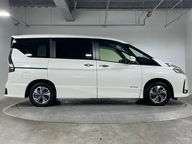 日産 セレナ e－パワー ハイウェイスター V 神奈川県 2021(令3)年 4万km ブリリアントホワイトパール 純正10型SDナビゲーション/AM FM Bluetooth フルセグ SD CD DVD/アラウンドビューモニター/純正フリップダウンモニター/両側パワースライドドア/プロパイロット/ブラインドスポットモニター/クリアランスソナー/ETC/電子パーキングブレーキ/オートホールド/革巻きステアリング/ステアリングリモコン/インテリジェントルームミラー/前後ドライブレコーダー/LEDヘッドライト/オートライト/オートマチックハイビーム/フォグランプ/電動格納ミラー/ウィンカーミラー/純正15インチアルミホイール/ドアバイザー