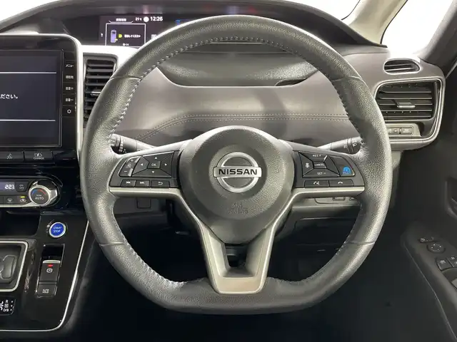 日産 セレナ e－パワー ハイウェイスター V 神奈川県 2021(令3)年 4万km ブリリアントホワイトパール 純正10型SDナビゲーション/AM FM Bluetooth フルセグ SD CD DVD/アラウンドビューモニター/純正フリップダウンモニター/両側パワースライドドア/プロパイロット/ブラインドスポットモニター/クリアランスソナー/ETC/電子パーキングブレーキ/オートホールド/革巻きステアリング/ステアリングリモコン/インテリジェントルームミラー/前後ドライブレコーダー/LEDヘッドライト/オートライト/オートマチックハイビーム/フォグランプ/電動格納ミラー/ウィンカーミラー/純正15インチアルミホイール/ドアバイザー