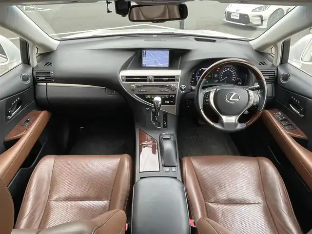 レクサス ＲＸ 450h バージョンL 宮城県 2014(平26)年 7.8万km ホワイトパールクリスタルシャイン 登録時走行距離77530km/茶革シート/メーカーオプションナビ/CD・DVD・Bluetooth・USB・AUX/フルセグテレビ/バックカメラ/レーダークルーズコントロール/クリアランスソナー/ヘッドアップディスプレイ/前席パワーシート/メモリシート/エアシート/シートヒーター/ステアリングヒーター/パワーバックドア/AC100V/フォグランプ/純正LEDライト