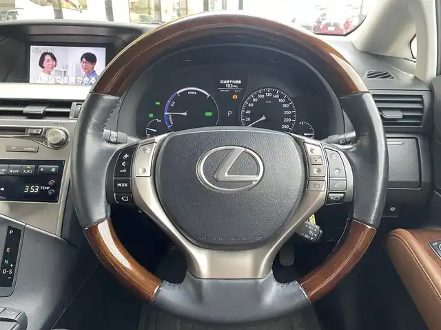 レクサス ＲＸ 450h バージョンL 宮城県 2014(平26)年 7.8万km ホワイトパールクリスタルシャイン 登録時走行距離77530km/茶革シート/メーカーオプションナビ/CD・DVD・Bluetooth・USB・AUX/フルセグテレビ/バックカメラ/レーダークルーズコントロール/クリアランスソナー/ヘッドアップディスプレイ/前席パワーシート/メモリシート/エアシート/シートヒーター/ステアリングヒーター/パワーバックドア/AC100V/フォグランプ/純正LEDライト