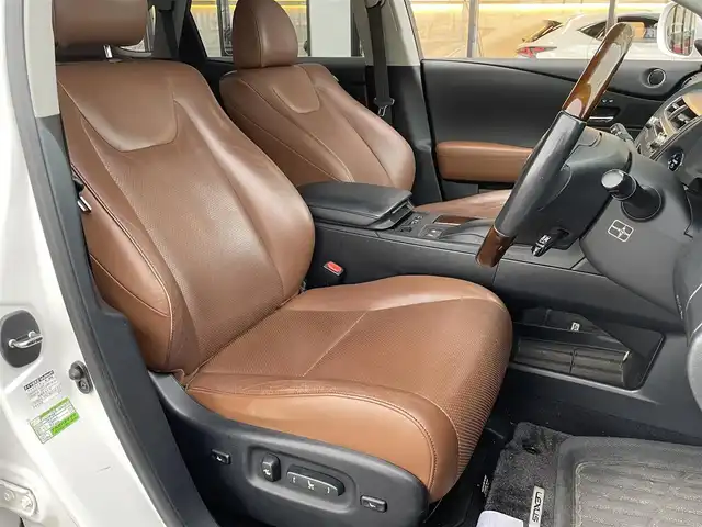 レクサス ＲＸ 450h バージョンL 宮城県 2014(平26)年 7.8万km ホワイトパールクリスタルシャイン 登録時走行距離77530km/茶革シート/メーカーオプションナビ/CD・DVD・Bluetooth・USB・AUX/フルセグテレビ/バックカメラ/レーダークルーズコントロール/クリアランスソナー/ヘッドアップディスプレイ/前席パワーシート/メモリシート/エアシート/シートヒーター/ステアリングヒーター/パワーバックドア/AC100V/フォグランプ/純正LEDライト