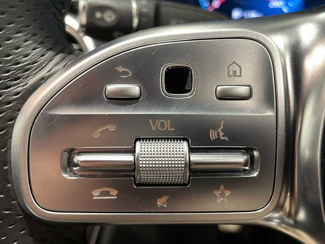 メルセデス・ベンツ Ｃ２００ 4マチック ローレウスED スポーツプラスPKG 新潟県 2020(令2)年 2.9万km オブシディアンブラック パナメリカーナグリル(純正車載)/スポーツプラスパッケージ/・レザーARTICOスポーツシー/・ステンレスアクセル＆ブレーキペダル/・エアボディコントロールサスペンション/・ヘッドアップディスプレイ/・フットトランクオープナー/・自動開閉トランクリッド/レーダーセーフティパッケージ/・アクティブディスタンスアシストディストロニック/・アクティブステアリングアシスト/・アクティブレーンチェンジアシスト/・アクティブエマージェンシーストップアシスト/・アクティブブレーキアシスト/・アクティブレーンキーピングアシスト/マルチビームLEDヘッドライト(ウルトラハイビーム付)/アンビエントライト/10.25インチワイドディスプレイ/・HDDナビゲーションシステム/・Apple Car Play/・TV/BT/・リアビューカメラ/パワーシート/シートヒーター/ETC2.0/パドルシフト/ワイヤレスチャージング