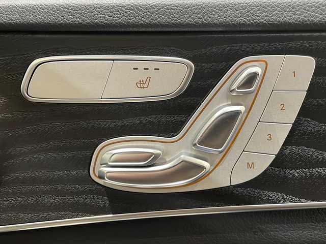 メルセデス・ベンツ Ｃ２００ 4マチック ローレウスED スポーツプラスPKG 新潟県 2020(令2)年 2.9万km オブシディアンブラック パナメリカーナグリル(純正車載)/スポーツプラスパッケージ/・レザーARTICOスポーツシー/・ステンレスアクセル＆ブレーキペダル/・エアボディコントロールサスペンション/・ヘッドアップディスプレイ/・フットトランクオープナー/・自動開閉トランクリッド/レーダーセーフティパッケージ/・アクティブディスタンスアシストディストロニック/・アクティブステアリングアシスト/・アクティブレーンチェンジアシスト/・アクティブエマージェンシーストップアシスト/・アクティブブレーキアシスト/・アクティブレーンキーピングアシスト/マルチビームLEDヘッドライト(ウルトラハイビーム付)/アンビエントライト/10.25インチワイドディスプレイ/・HDDナビゲーションシステム/・Apple Car Play/・TV/BT/・リアビューカメラ/パワーシート/シートヒーター/ETC2.0/パドルシフト/ワイヤレスチャージング