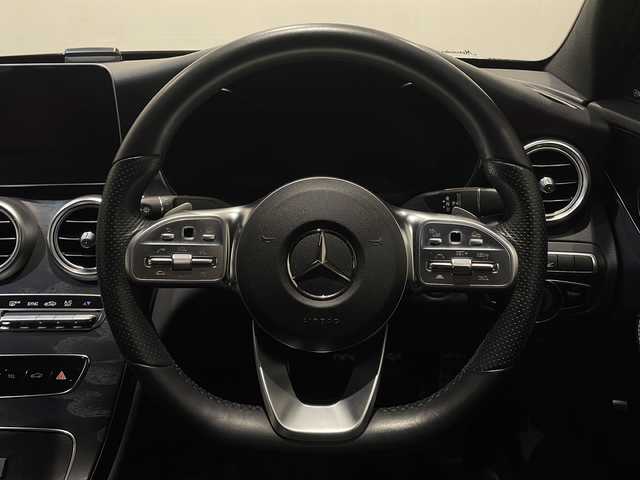 メルセデス・ベンツ Ｃ２００ 4マチック ローレウスED スポーツプラスPKG 新潟県 2020(令2)年 2.9万km オブシディアンブラック パナメリカーナグリル(純正車載)/スポーツプラスパッケージ/・レザーARTICOスポーツシー/・ステンレスアクセル＆ブレーキペダル/・エアボディコントロールサスペンション/・ヘッドアップディスプレイ/・フットトランクオープナー/・自動開閉トランクリッド/レーダーセーフティパッケージ/・アクティブディスタンスアシストディストロニック/・アクティブステアリングアシスト/・アクティブレーンチェンジアシスト/・アクティブエマージェンシーストップアシスト/・アクティブブレーキアシスト/・アクティブレーンキーピングアシスト/マルチビームLEDヘッドライト(ウルトラハイビーム付)/アンビエントライト/10.25インチワイドディスプレイ/・HDDナビゲーションシステム/・Apple Car Play/・TV/BT/・リアビューカメラ/パワーシート/シートヒーター/ETC2.0/パドルシフト/ワイヤレスチャージング