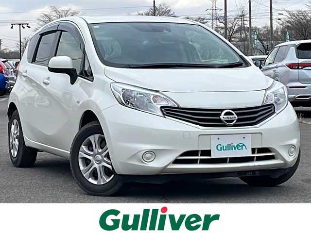 日産 ノート X FOUR 道央・札幌 2014(平26)年 4.6万km ブリリアントホワイトパール ４WD/ワンオーナー/純正オーディオ/AM/FM/CD/AUX/衝突被害軽減ブレーキ/横滑り防止装置/レーンキープアシスト/プッシュスタート/スマートキー/ハロゲンヘッドライト/ヘッドライトレベライザー/電動格納ミラー/純正フロアマット/ドアバイザー/スペアキー/スチールホイール付夏タイヤ積込/185/70/R14/2014年/山3mm