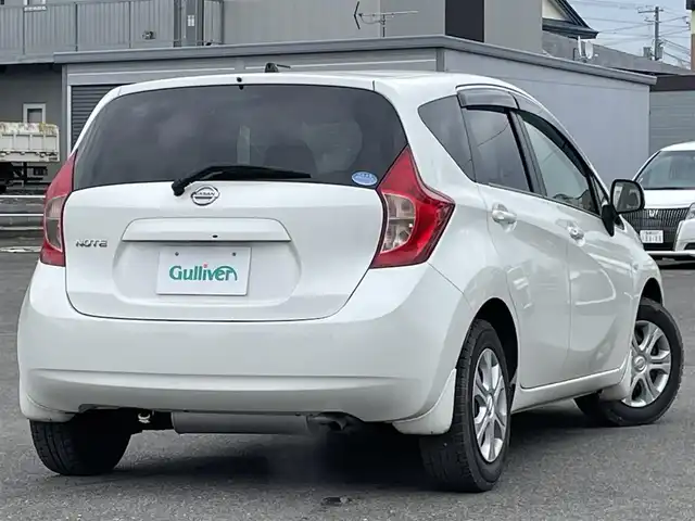 日産 ノート X FOUR 道央・札幌 2014(平26)年 4.6万km ブリリアントホワイトパール ４WD/ワンオーナー/純正オーディオ/AM/FM/CD/AUX/衝突被害軽減ブレーキ/横滑り防止装置/レーンキープアシスト/プッシュスタート/スマートキー/ハロゲンヘッドライト/ヘッドライトレベライザー/電動格納ミラー/純正フロアマット/ドアバイザー/スペアキー/スチールホイール付夏タイヤ積込/185/70/R14/2014年/山3mm