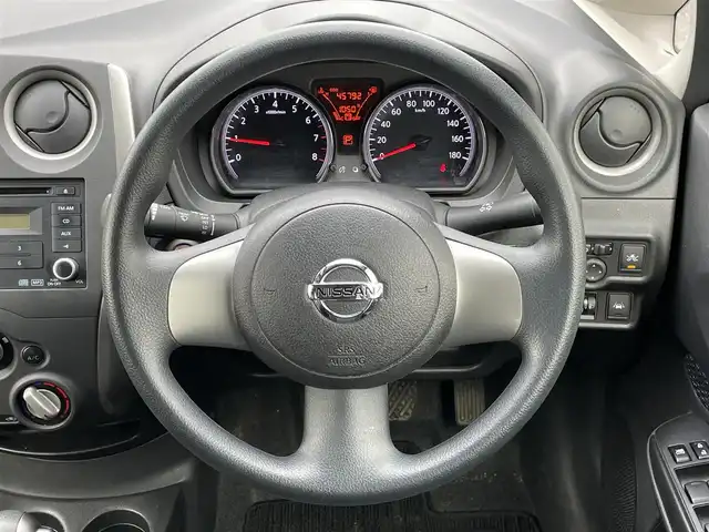 日産 ノート X FOUR 道央・札幌 2014(平26)年 4.6万km ブリリアントホワイトパール ４WD/ワンオーナー/純正オーディオ/AM/FM/CD/AUX/衝突被害軽減ブレーキ/横滑り防止装置/レーンキープアシスト/プッシュスタート/スマートキー/ハロゲンヘッドライト/ヘッドライトレベライザー/電動格納ミラー/純正フロアマット/ドアバイザー/スペアキー/スチールホイール付夏タイヤ積込/185/70/R14/2014年/山3mm