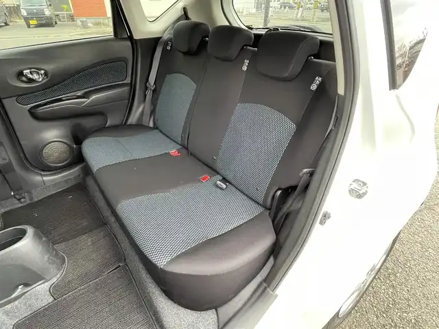 日産 ノート X FOUR 道央・札幌 2014(平26)年 4.6万km ブリリアントホワイトパール ４WD/ワンオーナー/純正オーディオ/AM/FM/CD/AUX/衝突被害軽減ブレーキ/横滑り防止装置/レーンキープアシスト/プッシュスタート/スマートキー/ハロゲンヘッドライト/ヘッドライトレベライザー/電動格納ミラー/純正フロアマット/ドアバイザー/スペアキー/スチールホイール付夏タイヤ積込/185/70/R14/2014年/山3mm