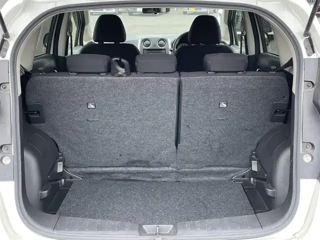 日産 ノート X FOUR 道央・札幌 2014(平26)年 4.6万km ブリリアントホワイトパール ４WD/ワンオーナー/純正オーディオ/AM/FM/CD/AUX/衝突被害軽減ブレーキ/横滑り防止装置/レーンキープアシスト/プッシュスタート/スマートキー/ハロゲンヘッドライト/ヘッドライトレベライザー/電動格納ミラー/純正フロアマット/ドアバイザー/スペアキー/スチールホイール付夏タイヤ積込/185/70/R14/2014年/山3mm