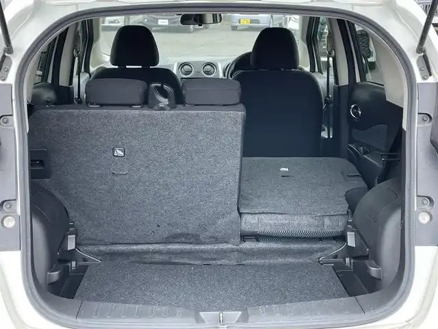 日産 ノート X FOUR 道央・札幌 2014(平26)年 4.6万km ブリリアントホワイトパール ４WD/ワンオーナー/純正オーディオ/AM/FM/CD/AUX/衝突被害軽減ブレーキ/横滑り防止装置/レーンキープアシスト/プッシュスタート/スマートキー/ハロゲンヘッドライト/ヘッドライトレベライザー/電動格納ミラー/純正フロアマット/ドアバイザー/スペアキー/スチールホイール付夏タイヤ積込/185/70/R14/2014年/山3mm