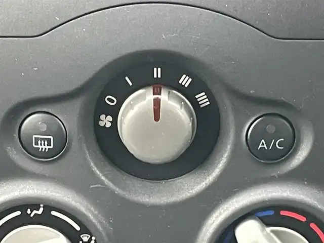 日産 ノート X FOUR 道央・札幌 2014(平26)年 4.6万km ブリリアントホワイトパール ４WD/ワンオーナー/純正オーディオ/AM/FM/CD/AUX/衝突被害軽減ブレーキ/横滑り防止装置/レーンキープアシスト/プッシュスタート/スマートキー/ハロゲンヘッドライト/ヘッドライトレベライザー/電動格納ミラー/純正フロアマット/ドアバイザー/スペアキー/スチールホイール付夏タイヤ積込/185/70/R14/2014年/山3mm