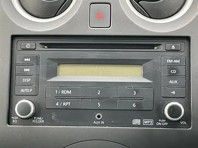 日産 ノート X FOUR 道央・札幌 2014(平26)年 4.6万km ブリリアントホワイトパール ４WD/ワンオーナー/純正オーディオ/AM/FM/CD/AUX/衝突被害軽減ブレーキ/横滑り防止装置/レーンキープアシスト/プッシュスタート/スマートキー/ハロゲンヘッドライト/ヘッドライトレベライザー/電動格納ミラー/純正フロアマット/ドアバイザー/スペアキー/スチールホイール付夏タイヤ積込/185/70/R14/2014年/山3mm