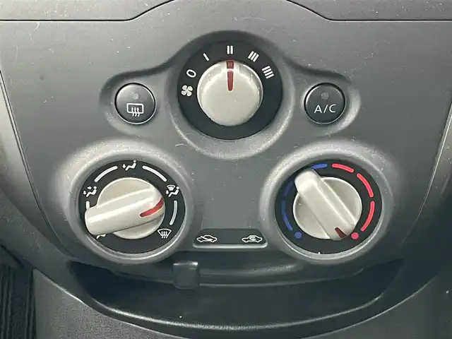 日産 ノート X FOUR 道央・札幌 2014(平26)年 4.6万km ブリリアントホワイトパール ４WD/ワンオーナー/純正オーディオ/AM/FM/CD/AUX/衝突被害軽減ブレーキ/横滑り防止装置/レーンキープアシスト/プッシュスタート/スマートキー/ハロゲンヘッドライト/ヘッドライトレベライザー/電動格納ミラー/純正フロアマット/ドアバイザー/スペアキー/スチールホイール付夏タイヤ積込/185/70/R14/2014年/山3mm