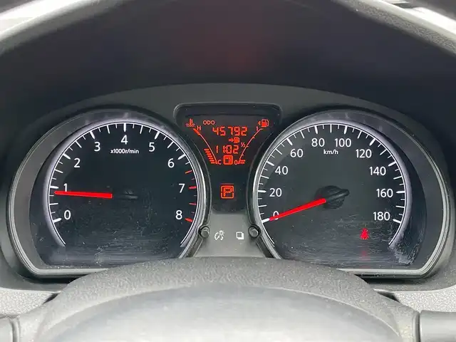 日産 ノート X FOUR 道央・札幌 2014(平26)年 4.6万km ブリリアントホワイトパール ４WD/ワンオーナー/純正オーディオ/AM/FM/CD/AUX/衝突被害軽減ブレーキ/横滑り防止装置/レーンキープアシスト/プッシュスタート/スマートキー/ハロゲンヘッドライト/ヘッドライトレベライザー/電動格納ミラー/純正フロアマット/ドアバイザー/スペアキー/スチールホイール付夏タイヤ積込/185/70/R14/2014年/山3mm