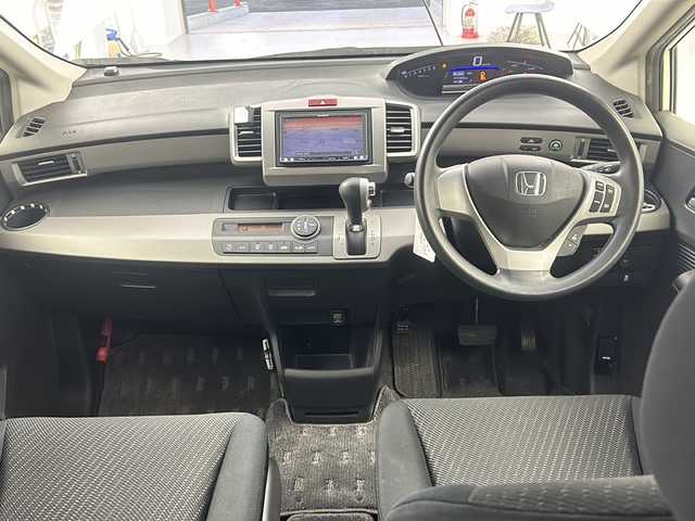 ホンダ フリード ハイブリット ジャストセレクション 福島県 2012(平24)年 7.1万km プレミアムホワイトパール /社外SDナビ//Bluetooth//フルセグテレビ//クルーズコントロール(追従無)//横滑り防止装置//盗難防止装置//ホイール付スタットレスタイヤ積載//社外アルミホイール//ETC//オートライト//アイドリングストップ//スペアキー